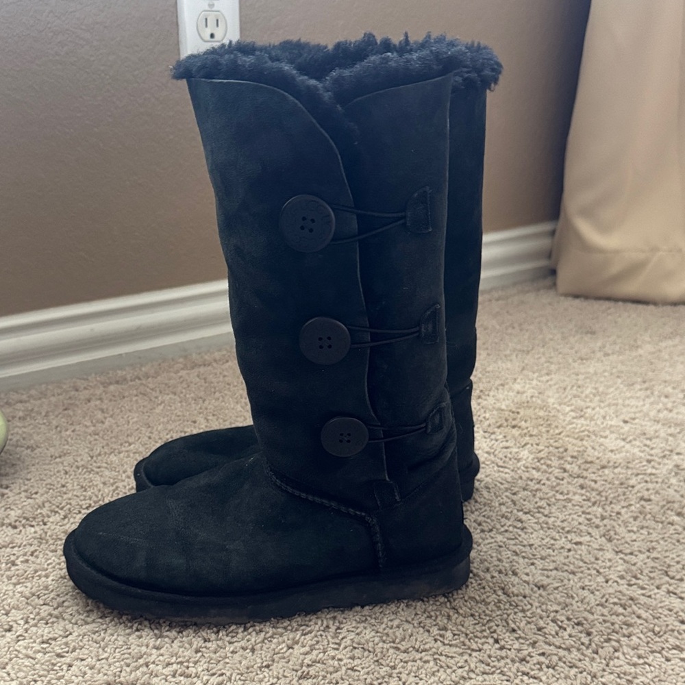UGG Bailey Triple Button Black Boots - Picture 4 of 7